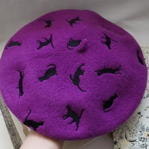 Purple Wool Beret with Black Cat Embroidery – Halloween Gothic Style Hat For Cat Lover