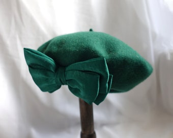 Béret en feutre de laine vert avec nœud élégant - Chapeau artisanal