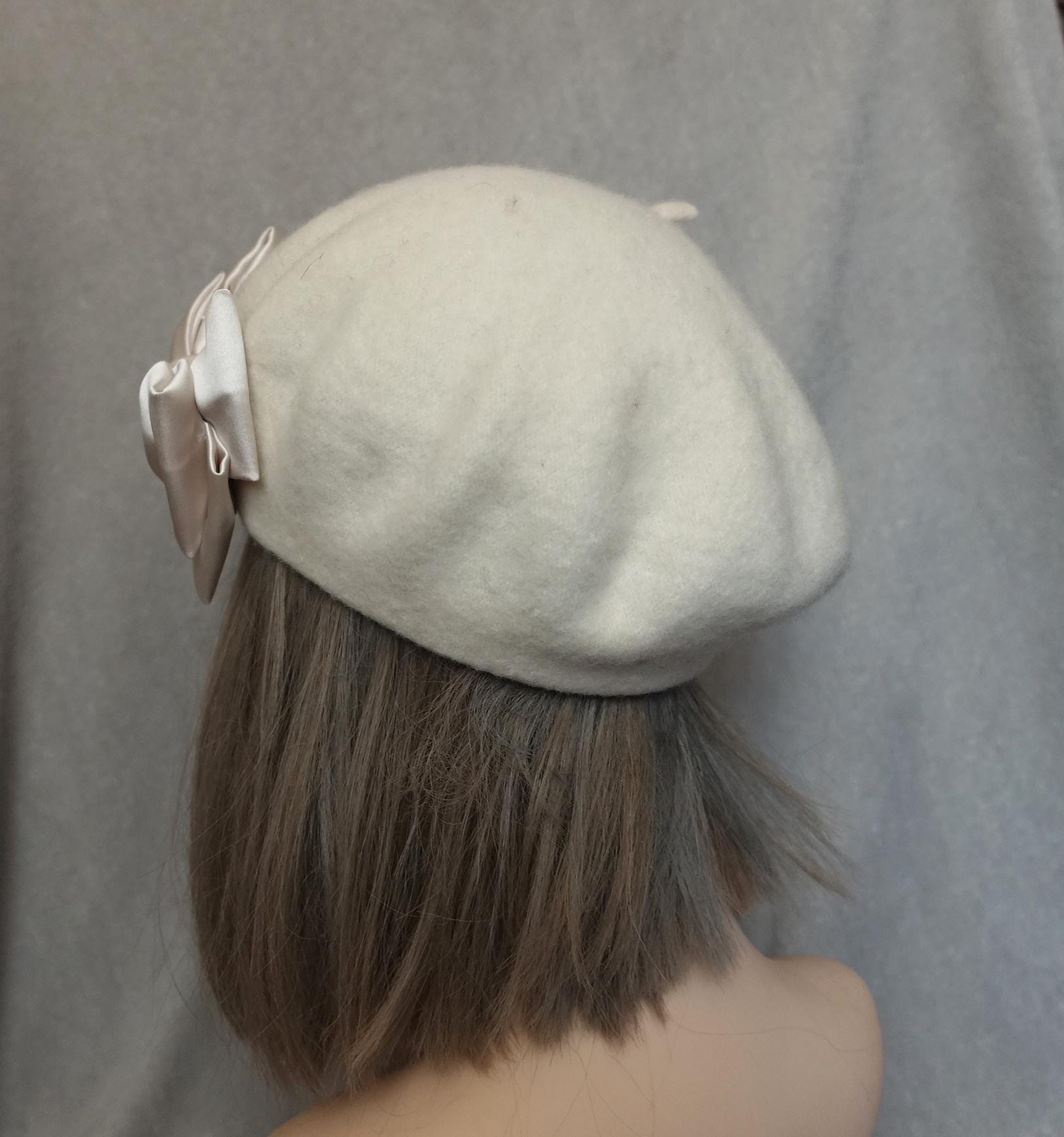 Vintage Ultra Basque Wool Beret Hat With Bow & Satin Rosette One Size Cream Cream Wool French Beret With Satin Bow — Elegant Soft Beret  main image 3