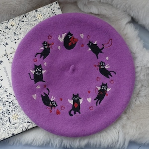 Lilac Beret with Black Cat & Heart Embroidery – Valentine Cat Lover