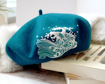 Gestickte Ocean Waves Teal Farbe Wolle Baskenmütze, gestickte Baskenmütze, handgemachte Baskenmütze, Hut für Frauen, Geschenke für Frauen, gestickte Mütze