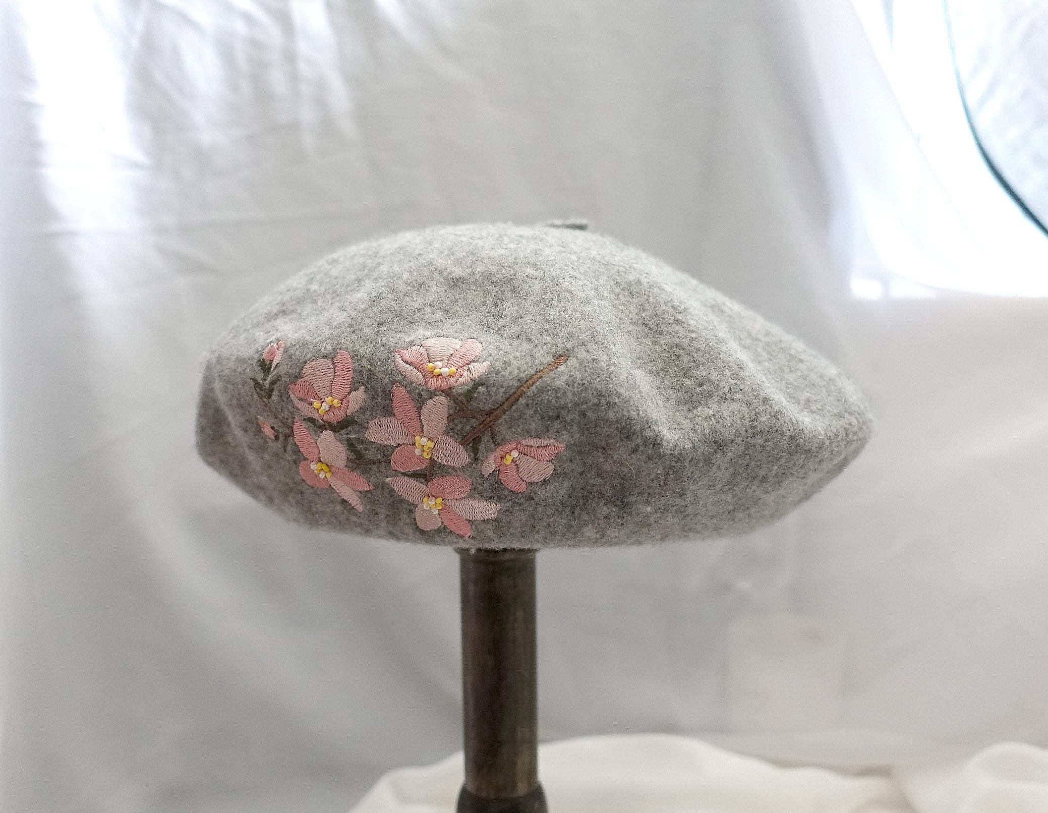 2798 ™ Women\'s Decorative Flowers Wool Beret Gray Flower Long Sleeve Beret Berets, Fashion Womens Flower Knit  main image 3