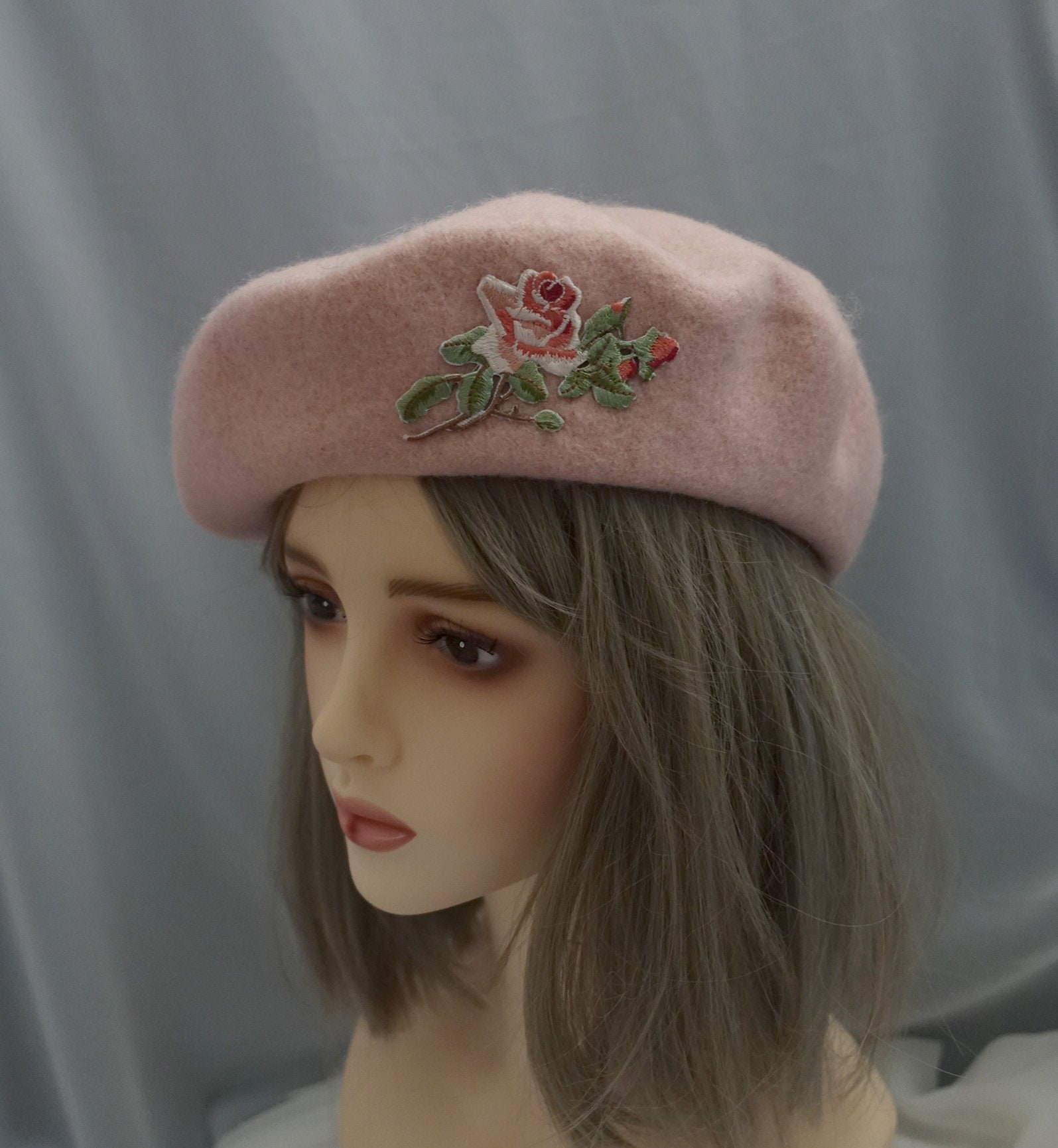 Feminine Pink Wool Beret With Delicate Rose Embroidery  display picture 1