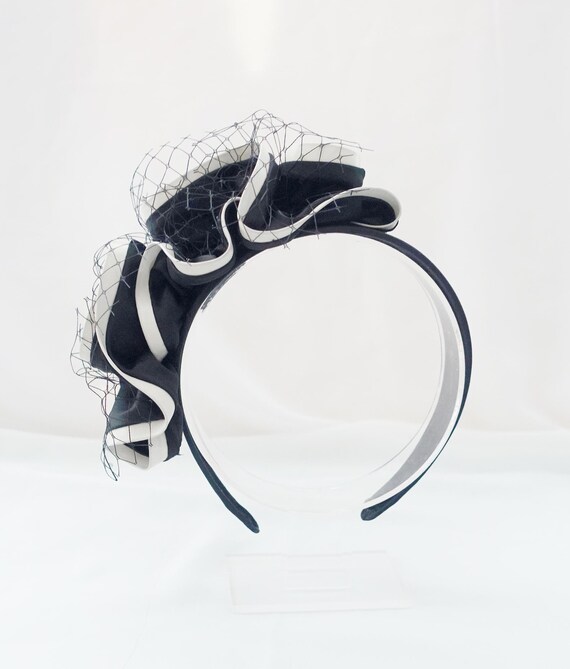 Elegant Black and White Headband With Birdcage Veil  display picture 2
