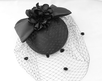 Womens Vintage Black Wide Brim Hat - Veil Feathers Roses  display picture 3