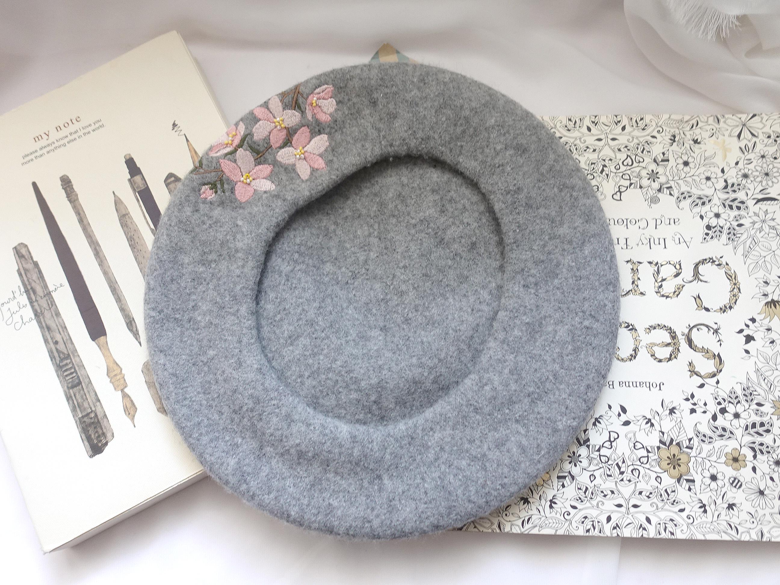 2798 ™ Women\'s Decorative Flowers Wool Beret Gray Flower Long Sleeve Beret Berets, Fashion Womens Flower Knit  main image 2
