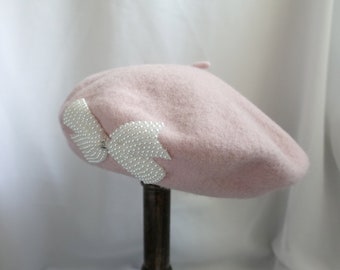 Élégant béret en laine rose avec nœud en perles - Parfait pour une touche de glamour parisien