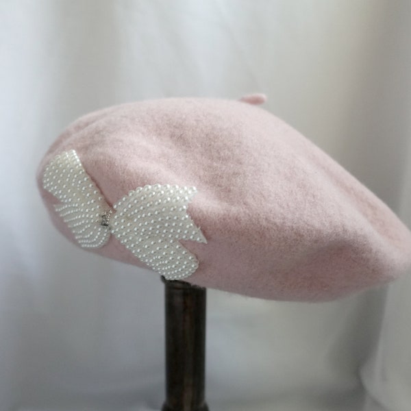 Élégant béret en laine rose avec nœud en perles - Parfait pour une touche de glamour parisien