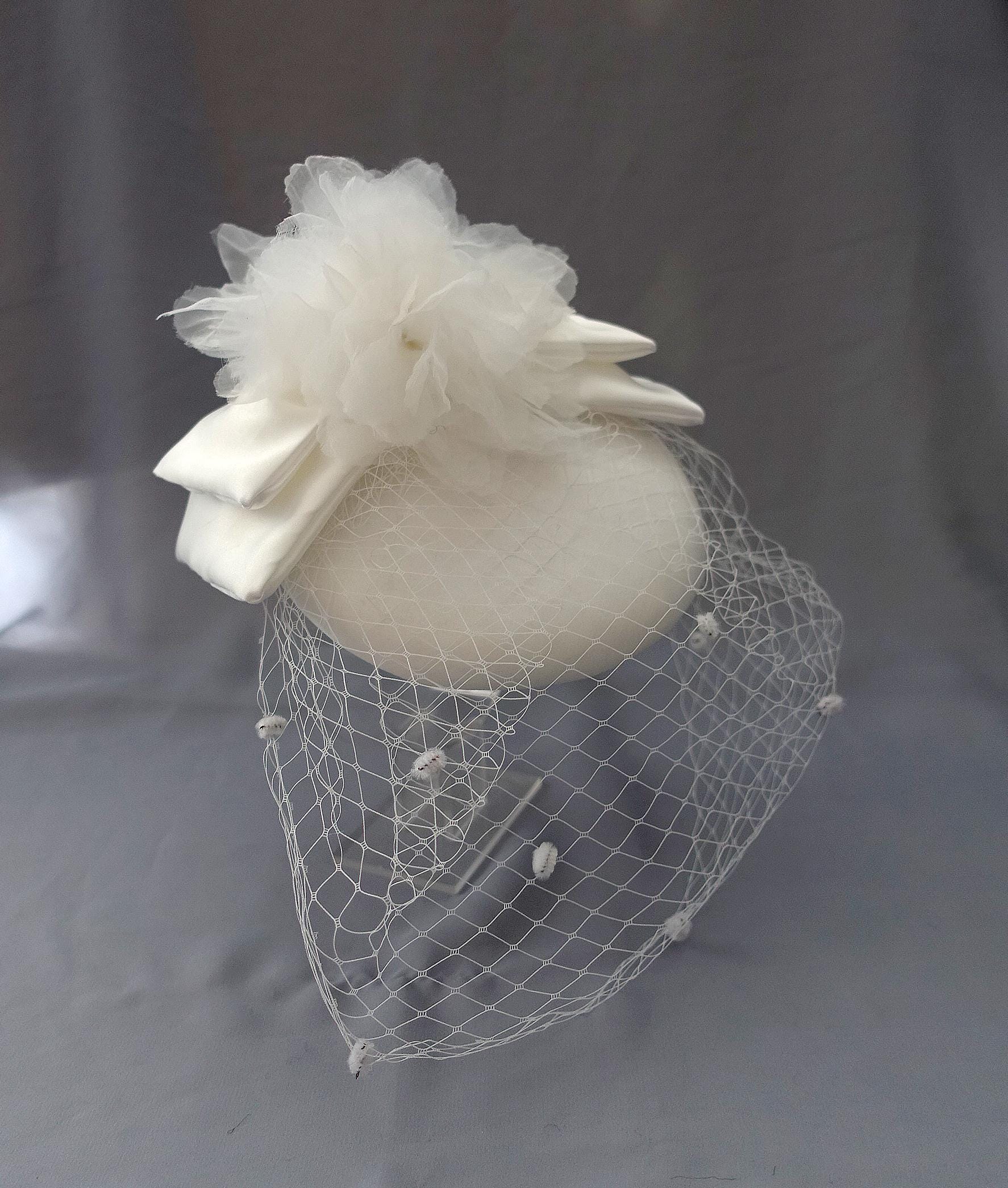 Ivory Bridal Fascinator with Veil | Vintage Wedding Hat with Flower & Bow | Elegant Birdcage Veil Hat for Bride or Tea Party