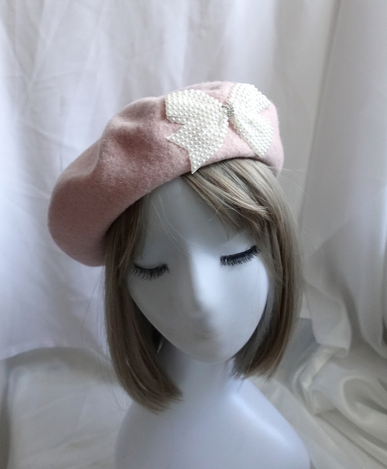 Élégant béret en laine rose avec nœud en perles Parfait pour une touche de glamour parisien image 6