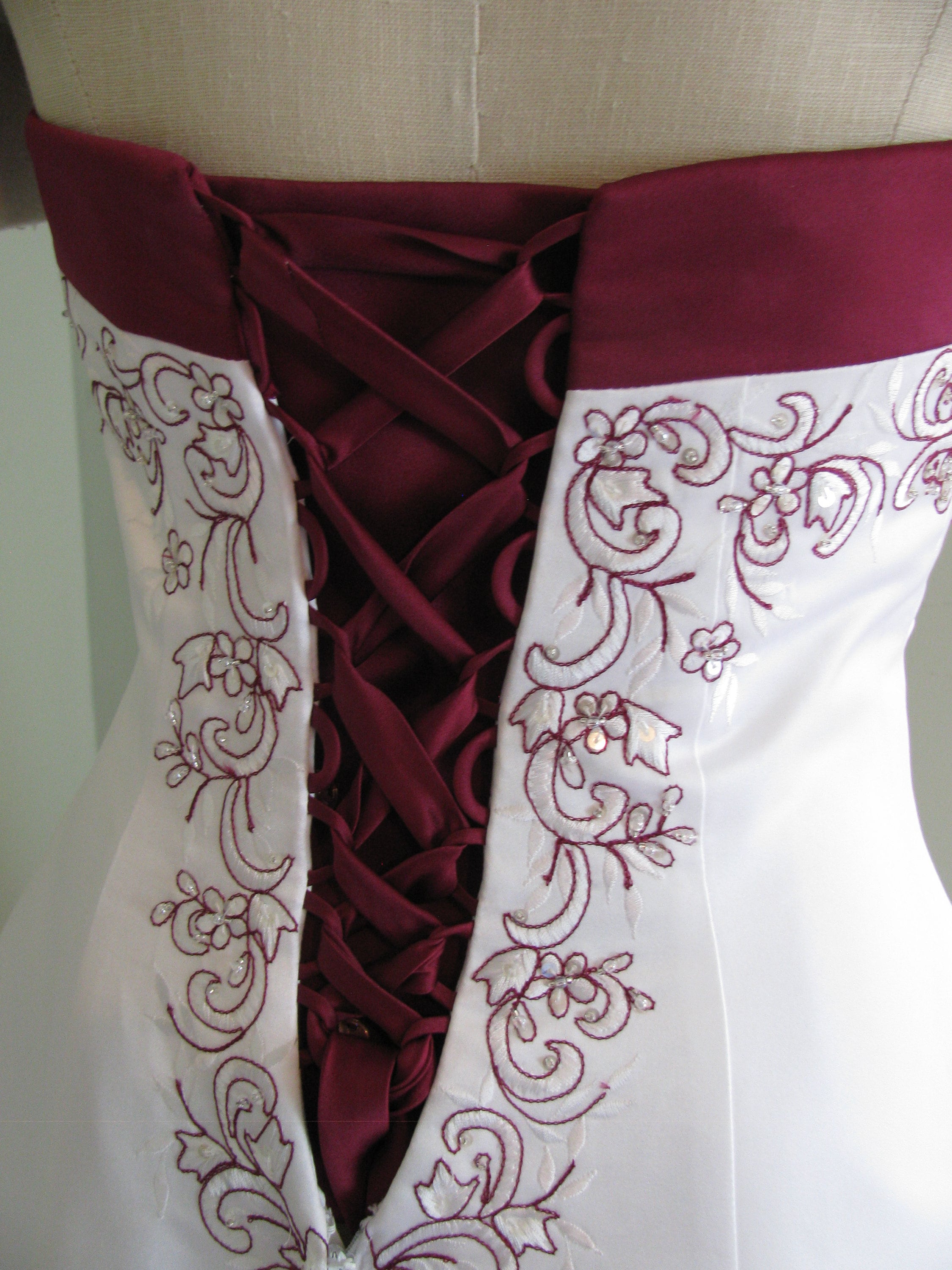 Vintage Burgundy & White Wedding Dress: Strapless Corset A-line Gown - Etsy Vintage Burgundy & White Wedding Dress: Strapless Corset A-line Gown - Etsy
