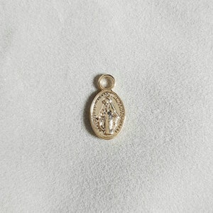 14K Gold Virgin Mary Necklace gold miraculous medal necklace TINY Virgin Mary necklace blessed medallion necklace GOLD FILLED Bild 4