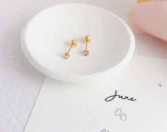 Puces d'oreilles en or 24 carats avec pierre de naissance de juin : boucles d'oreilles en alexandrite de 3 mm