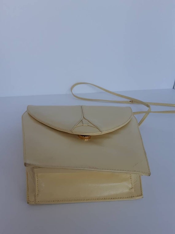 Vintage 1960s Butter Yellow Leather Shoulder Bag … - image 8