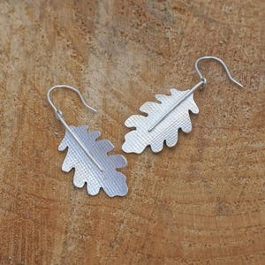Oak leaf drop earrings, Textured leaf earrings, Silver Dressy long earrings, Woodland jewelry, Chunky Leaf earrings, Forest earrings,