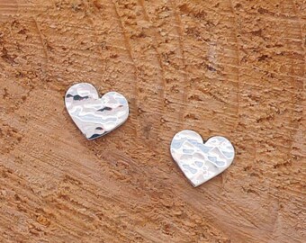 Hamrade hjärtformade örhängen, Alla hjärtans dag-present till henne, Handgjorda sterlingsilver, Hjärta, Hjärtformade örhängen, Brudörhängepresent, Hamrat silver