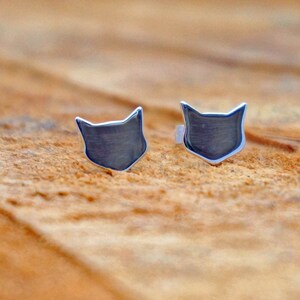 Katzenohrstecker Handgemacht Silber - Katzenliebhaber Geschenk - Tier Ohrringe Kätzchen Katze Ohrringe - Süße Tier Ohrstecker - Minimalistische Haustier Ohrstecker