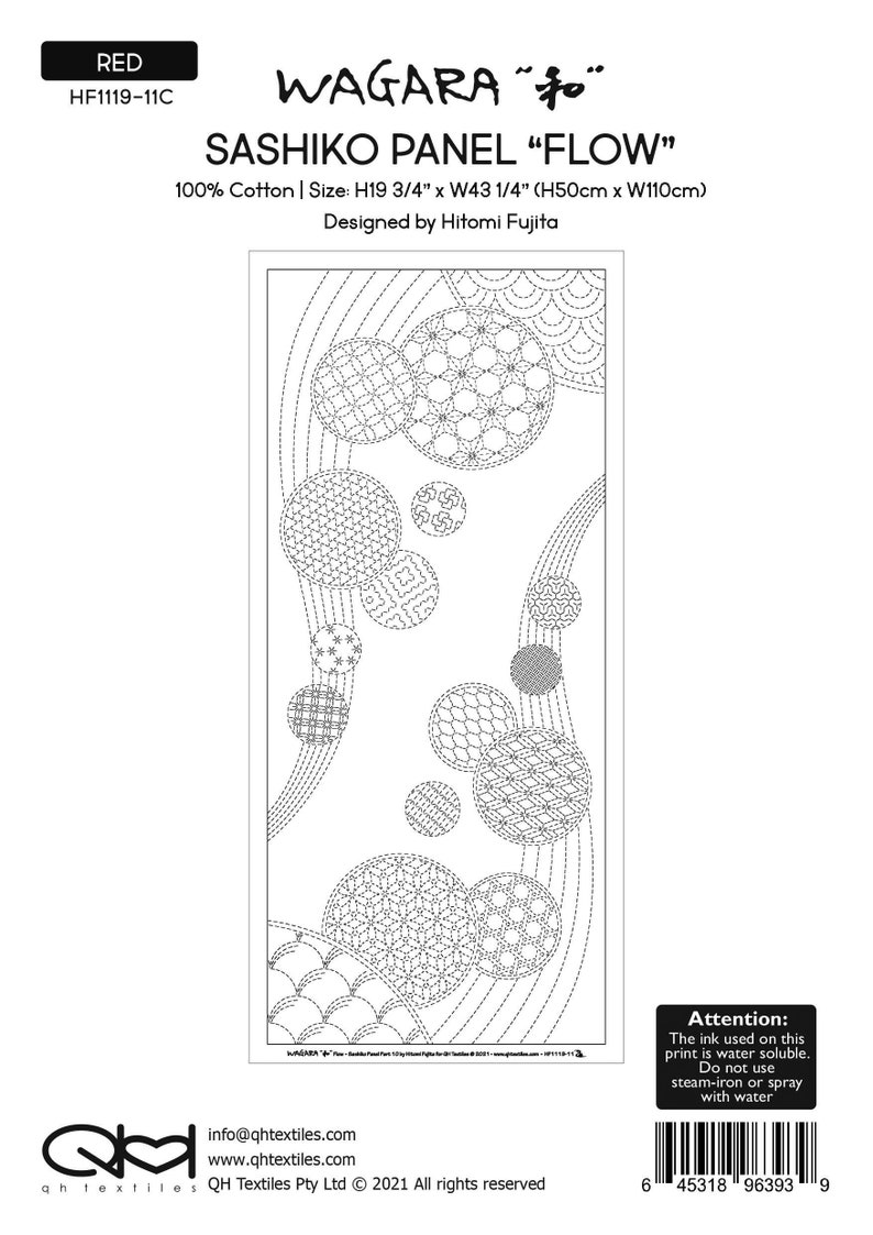 Puede incluir: Panel sashiko en blanco y negro titulado "FLOW" con un dise&ntilde;o de c&iacute;rculos estampados y l&iacute;neas curvas. El panel mide 50 cm de alto y 110 cm de ancho, hecho de 100% algod&oacute;n. El dise&ntilde;o es de Hitomi Fujita.