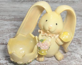 Vintage Resin Easter Bunny Egg Cup: Retro Spring Decor