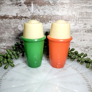 1950s Salt and Pepper Shakers | Plastic Orange Green 50s Salt and Pepper Shakers | Orange Salt & Pepper | Green Salt Pepper Shakers**