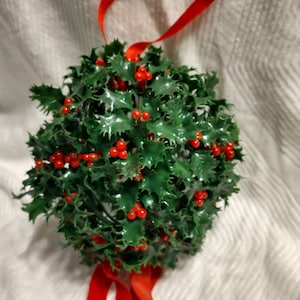 Plastic Mistletoe | Vintage Retro Mistletoe Ball Hanger | Vintage Plastic Christmas Decor Piece | Retro Plastic Christmas Decor | Mistletoe*
