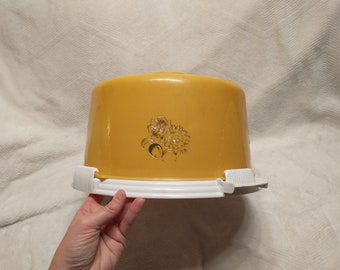 Mustard Yellow Plastic Cake Taker | Vintage Plastic Cake Keeper | Vtg Butterfly Gold Style Cake Taker | Vintage Yellow Cake Plate w/ Lid