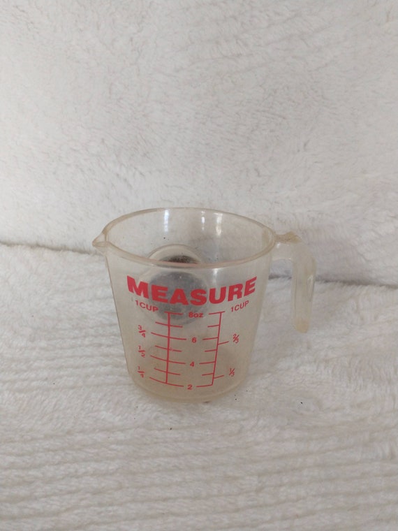 Plastic Pyrex Measuring Cup Refrigerator Magnet Vintage 