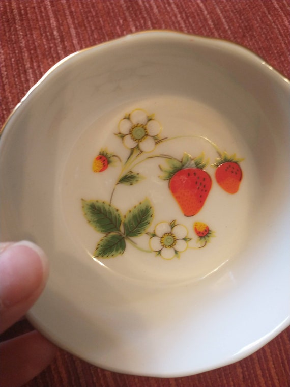 Strawberry Dish | Strawberries Dish w/ Gold Detai… - image 2