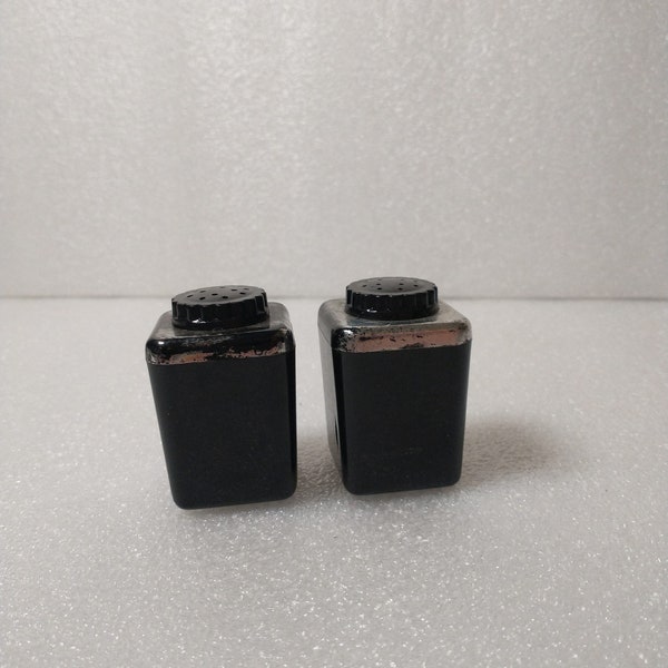 1950s Salt and Pepper Shakers | Plastic 50s Salt and Pepper Shakers | Black Salt and Pepper | Vintage Black Salt and Pepper Shakers**