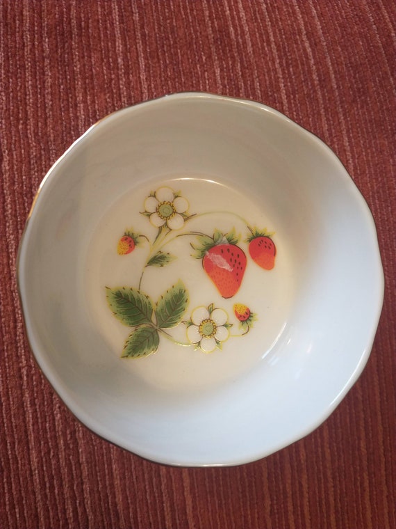 Strawberry Dish | Strawberries Dish w/ Gold Detai… - image 1