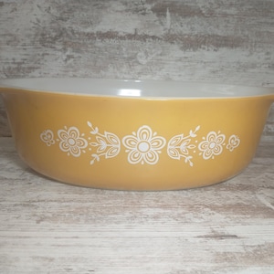 Pyrex Butterfly Gold Oval Casserole Dish: 2.5 Qt, No Lid