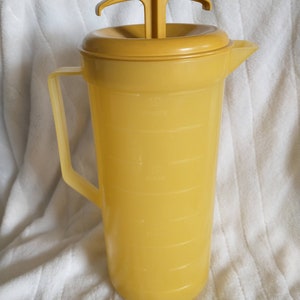 Yellow Mixer Pitcher W/ Lid Vintage Pitcher W/ Attached Mixer Vntg Yellow  Drink Mixing Pitcher W/ Lid Vintage Kool Aid Pitcher 