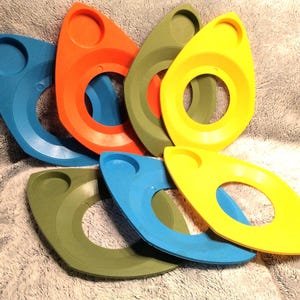 Vintage Wilpax Picnic Plate Holders: Retro Plastic BBQ Plates, Set of 7