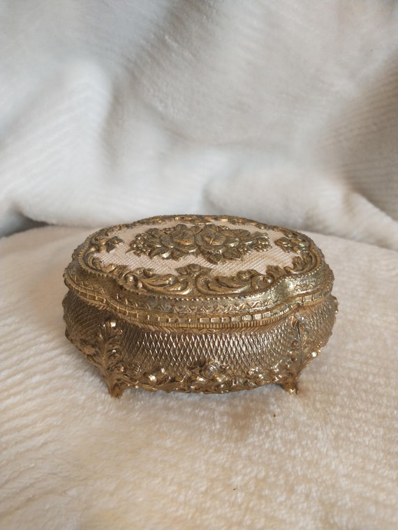 vintage velvet lined trinket Gem