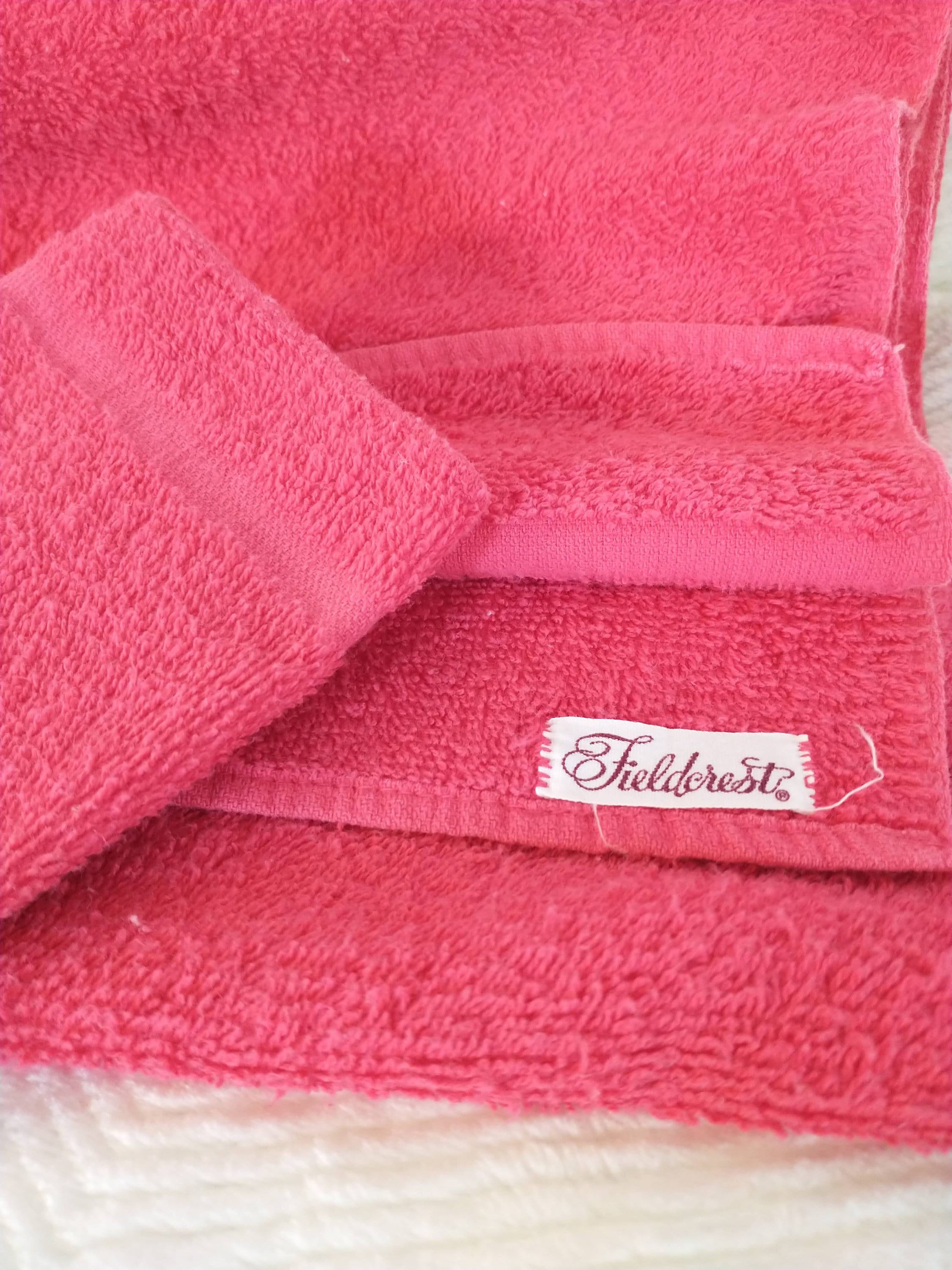 Vintage Fieldcrest bath towel Country Sampler Red Gold Green 40 x 24
