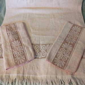 Sculptured Towels Set of 2 Wash Cloths and 1 Bath Towel | Vintage Cannon Monticello Pink Sculptured Towels | Vintage Pink Towel Set****