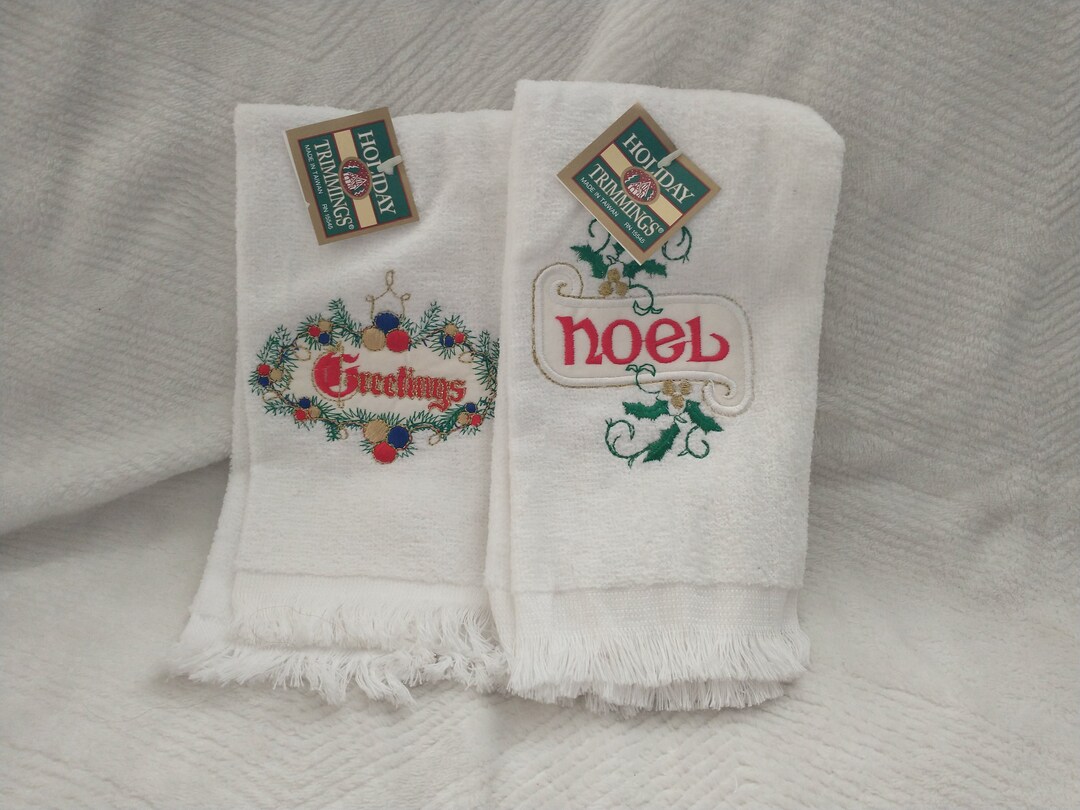 NOS Vintage Christmas Fingertip Towels Set of 2 Vintage Christmas