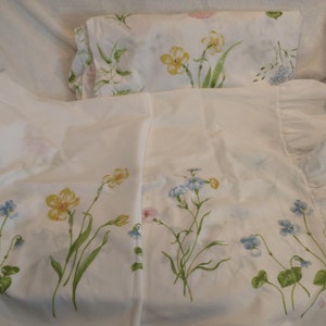 Vintage Wildflower Full Fitted Sheet with Ruffled Pillowcases