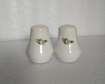 Vintage Christmas Salt and Pepper Shakers: Holly and Ivy Set