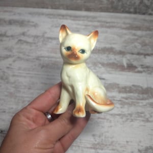 Vintage Davar Japan Cat Figurine – 1960s Ceramic Cat Decor | Perfect Gift for Cat Lovers | Retro Mid-Century Vintage Cat Collectible