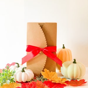 8 Scalloped Kraft Boxes with Red Satin Ribbons, Holiday Gift Box, Pastry Box, Bakery Box, Cake Box, Cookie Box, Box packaging, Christmas box