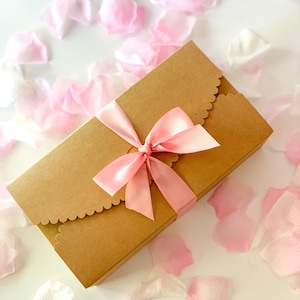 6 Scalloped Kraft Boxes with Pink Satin Ribbons, Mother&#39;s Day Gift Box, Pastry Box, Bakery Box, Cake Box, Cookie Box, Valentine Gift Box