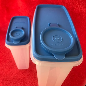 Tupperware Cereal Keeper Container Set of 2 - 499 & 469 - Blue lids! Excellent like new condition!