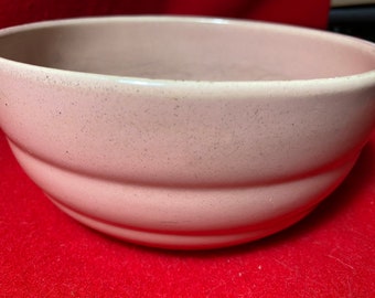 Bauer beehive ringware nesting bowl speckled pink 7.5”