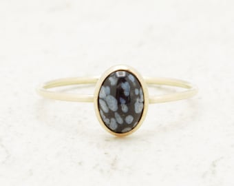 Anillo de obsidiana de copo de nieve, piedra preciosa genuina, piedra preciosa natural, anillo de oro, anillo de plata, anillo delicado, anillo de apilamiento, anillo de cristal