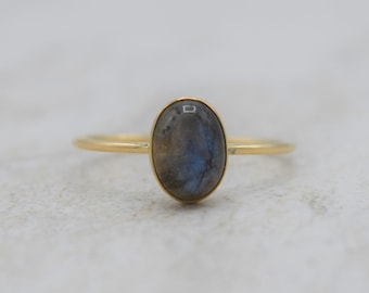 Genuine Labradorite Ring, Labradorite Ring, Gold Filled Ring, Delicate Ring, Stacking Ring, Natural Gemstone, Sterling Silver