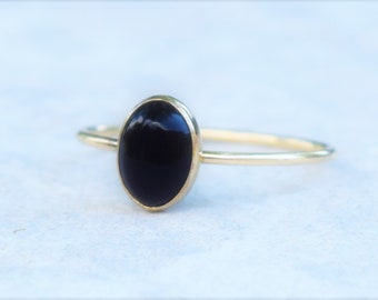 Anillo de ónix negro, anillo de ónix dorado, anillo apilable, anillo apilable de ónix, anillo negro, anillo de oro negro, anillo energético