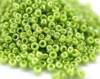 390 EUR/kg || Toho Seed Beads 11/0 Opaque-Lustered Sour Apple