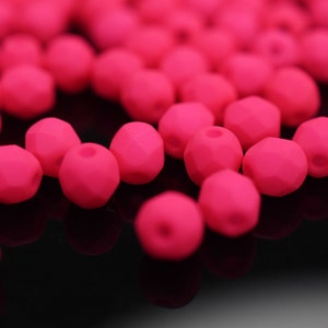 50 Neon Pink Satin böhmische Perlen 4mm, tschechische feuerpolierte facettierte Glasperlen DIY Glasschliff Bild 3
