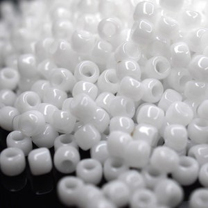 370 EUR/kg Toho Seed Beads Opaque White Weiß Seed Beads DIY Schmuck, verschiedene Größen, 11/0, 8/0, 6/0 Bild 4